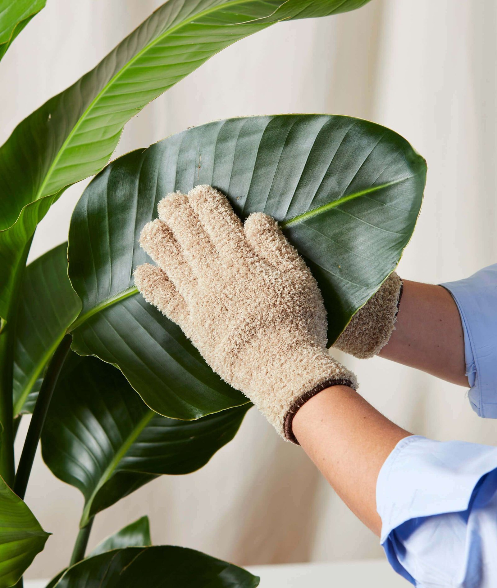 Microfiber Dusting Gloves - Image 3